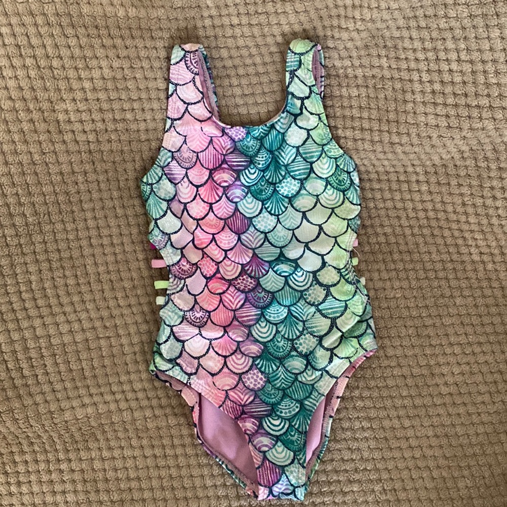 Girls mermaid 1 pc bathing suit size small (6)